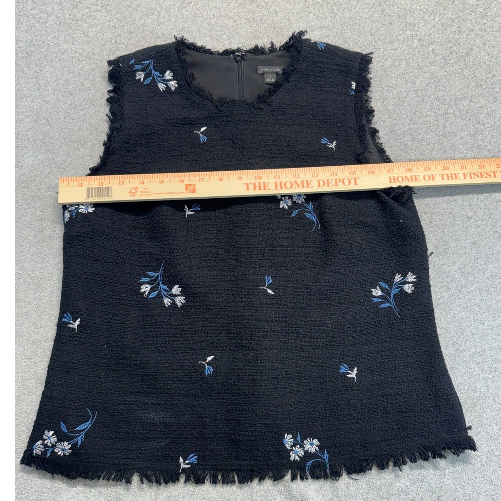Ann Taylor Tweed Shell Womens Size 4 Navy Blue Floral Embroidered Fringed Top - Picture 4 of 7